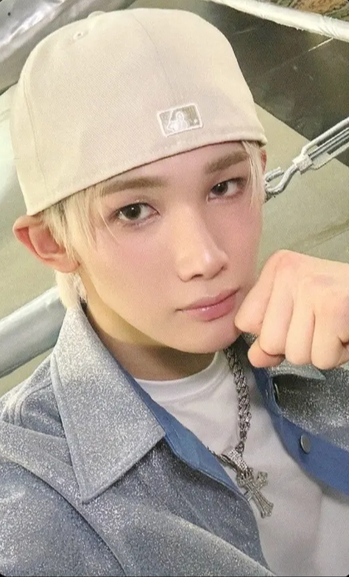 Jo &TEAM photocard from Weverse Benefit
