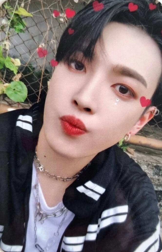 Hongjoong ATEEZ photocard - SPIN OFF:
FROM THE WITNESS Offline
