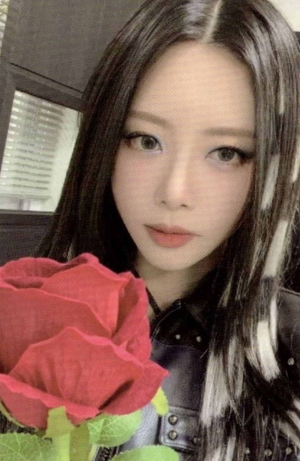 JiU Dreamcatcher photocard from Trading card 1.0 rose