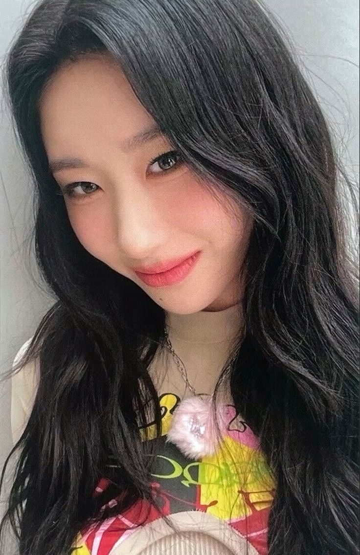 Chaeryeong ITZY photocard - Cheshire Photocard