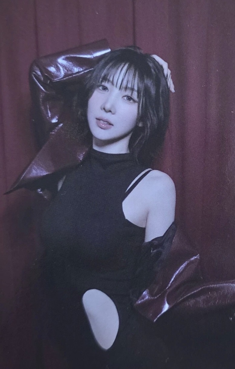 Yoohyeon UAU photocard from Photocard
