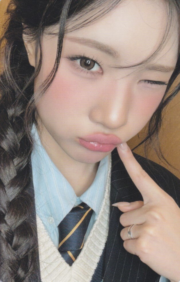 Juun Hearts2Hearts photocard Random Trading Card