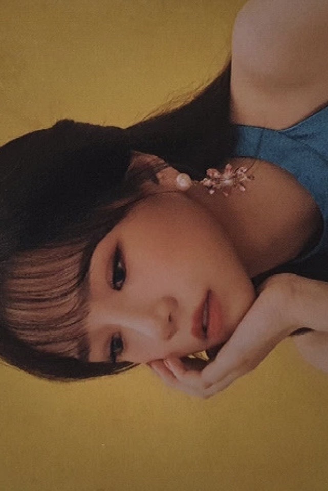 Yuri IZ*ONE photocard from Mini Card