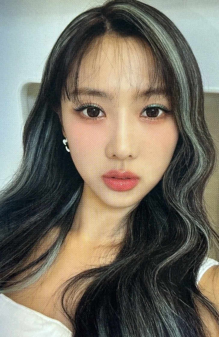 Yoohyeon Dreamcatcher photocard from Photocard
