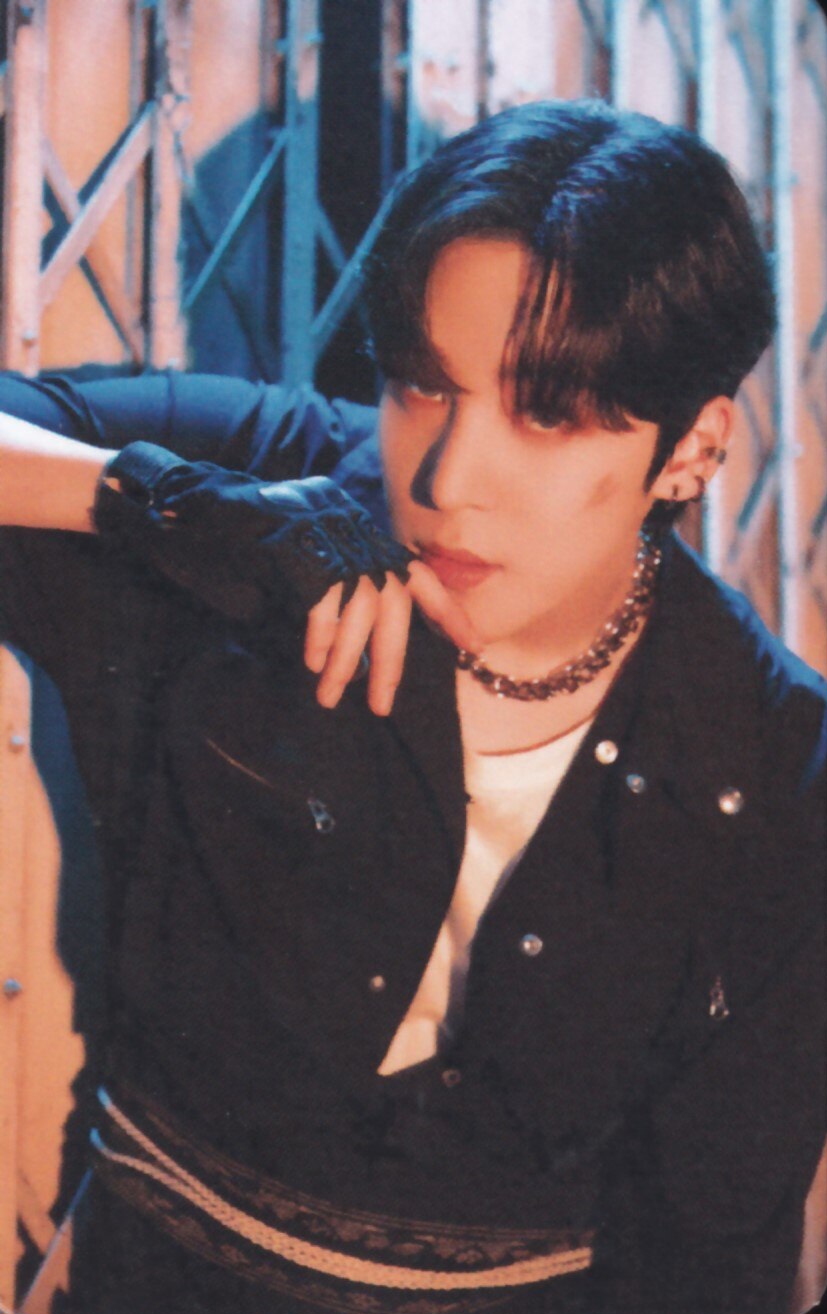 Yunho ATEEZ photocard - THE WORLD EP.2:
OUTLAW Mini Card (QR Type)