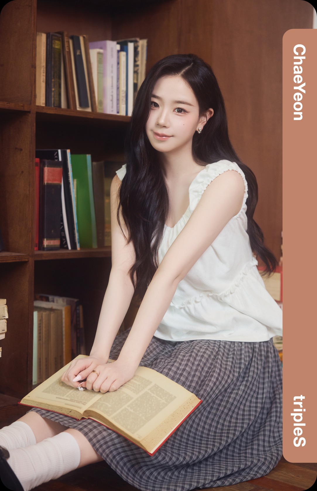 Chaeyeon tripleS photocard from Showcase Objekt Pack