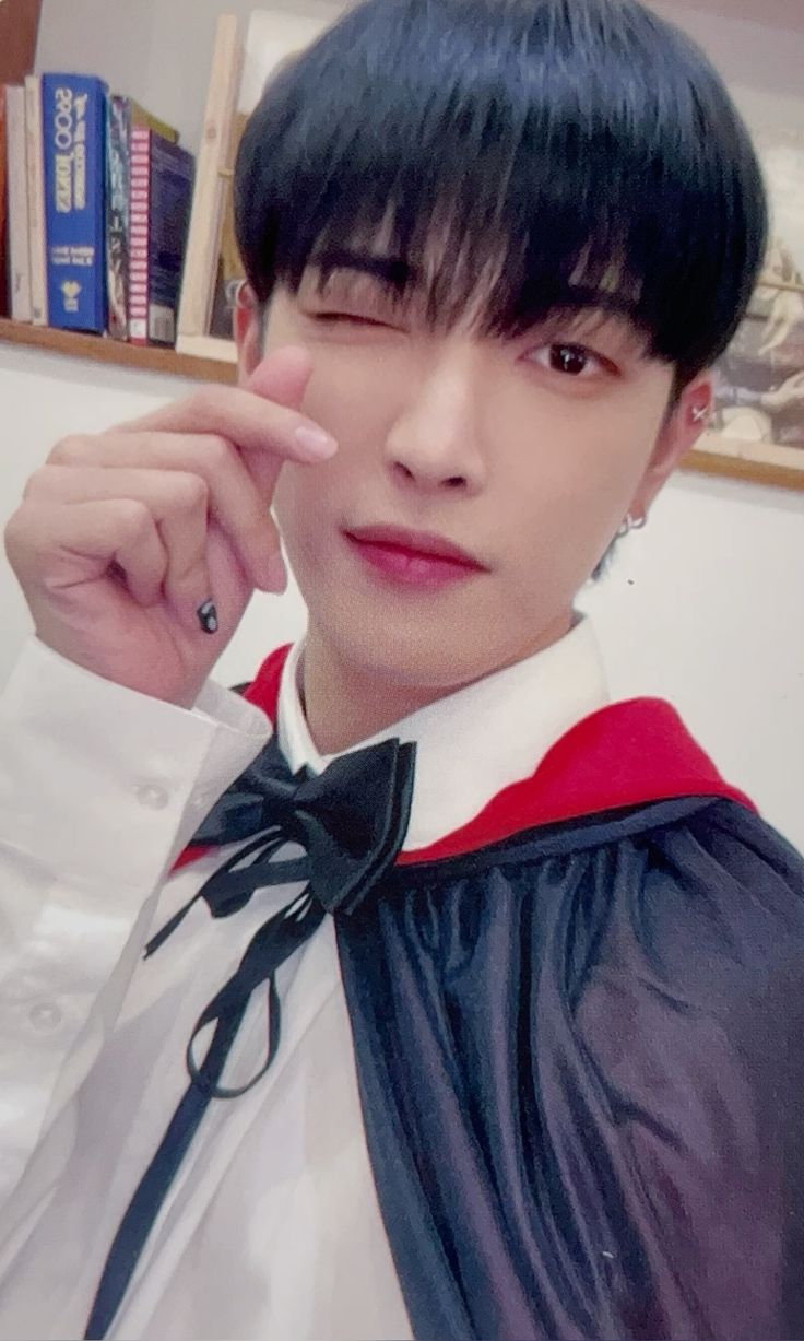 Hongjoong ATEEZ photocard from Benefit