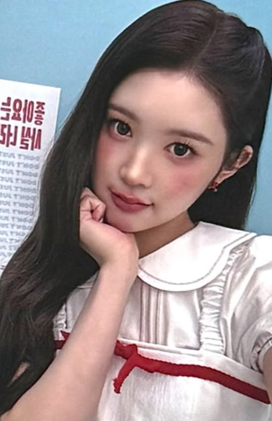 Ana Hearts2Hearts photocard from Lucky Draw