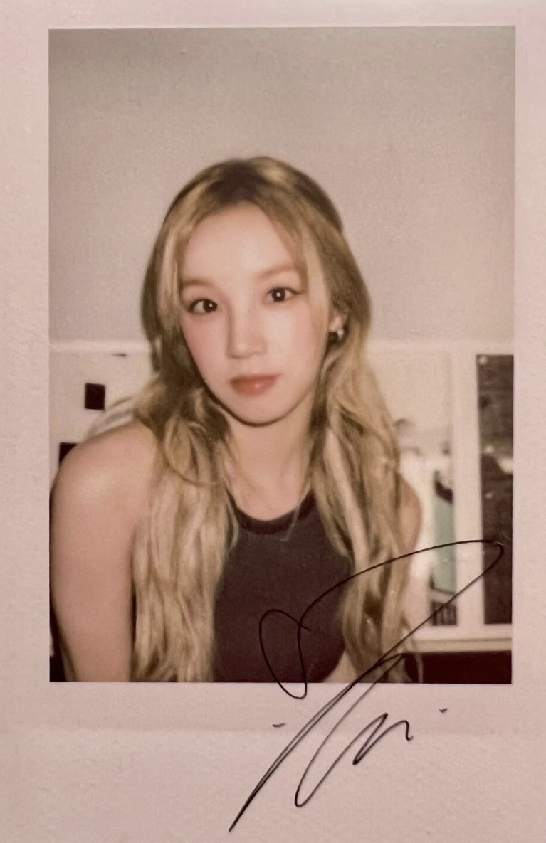 D2C Exclusive Polaroid