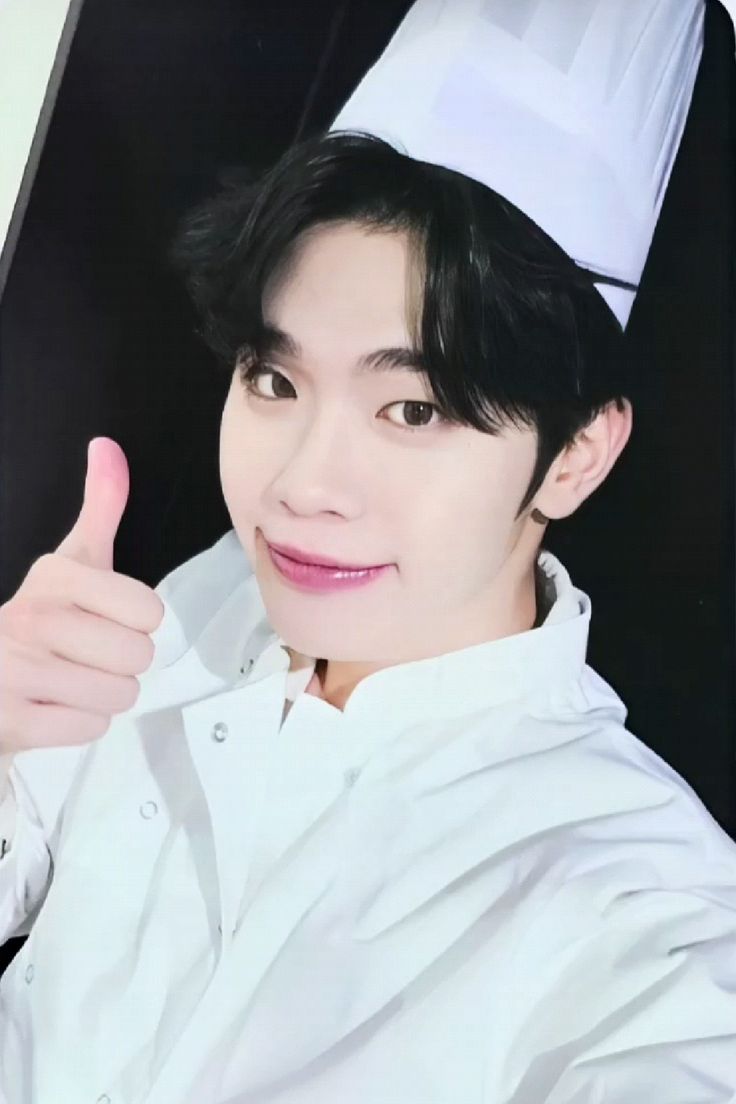 Taerae ZEROBASEONE photocard from Online