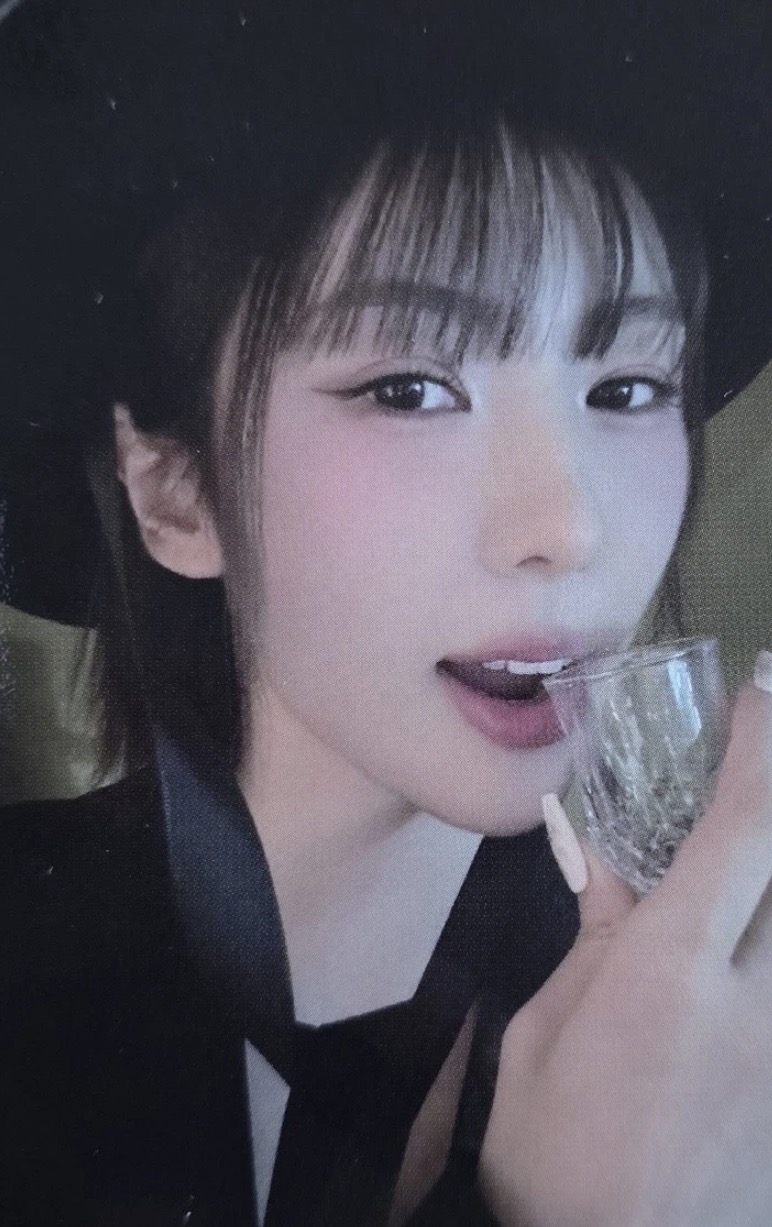 Yoohyeon UAU photocard from Photocard