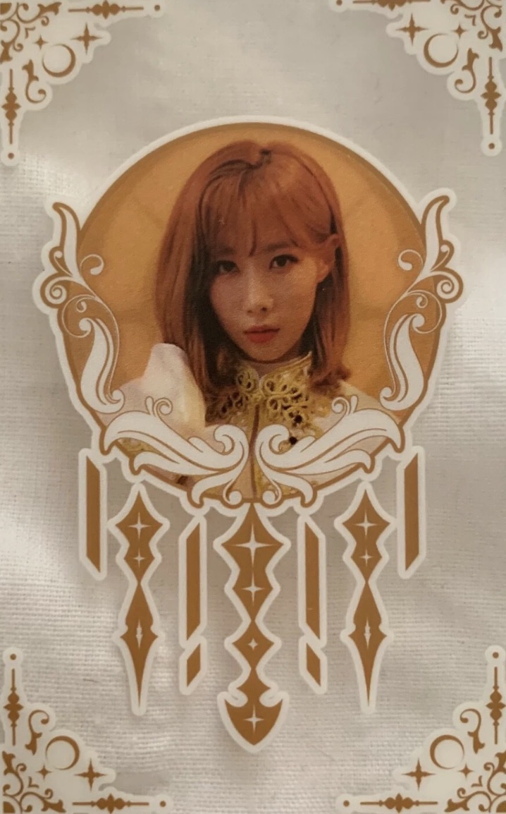 Handong Dreamcatcher photocard from Transparent Card