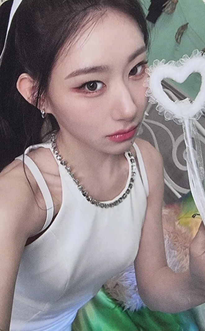 Chaeryeong ITZY photocard from Photocard