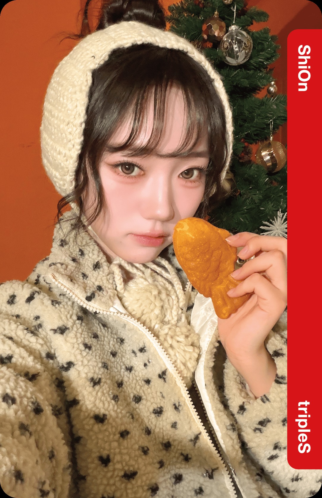 Shion tripleS photocard from Double Class Objekt - Selfie Version