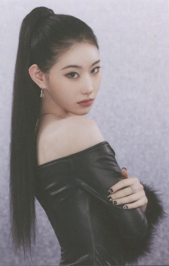 Chaeryeong ITZY photocard from Neon Photocard
