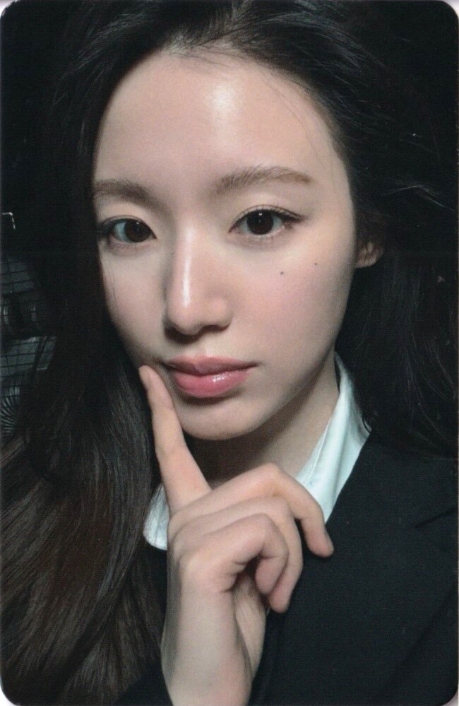 Shuhua I-DLE photocard from Random Photocard Set