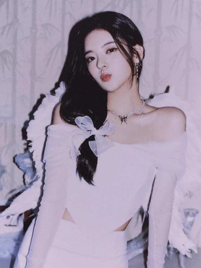 LIA ITZY photocard from Hidden Message Card
