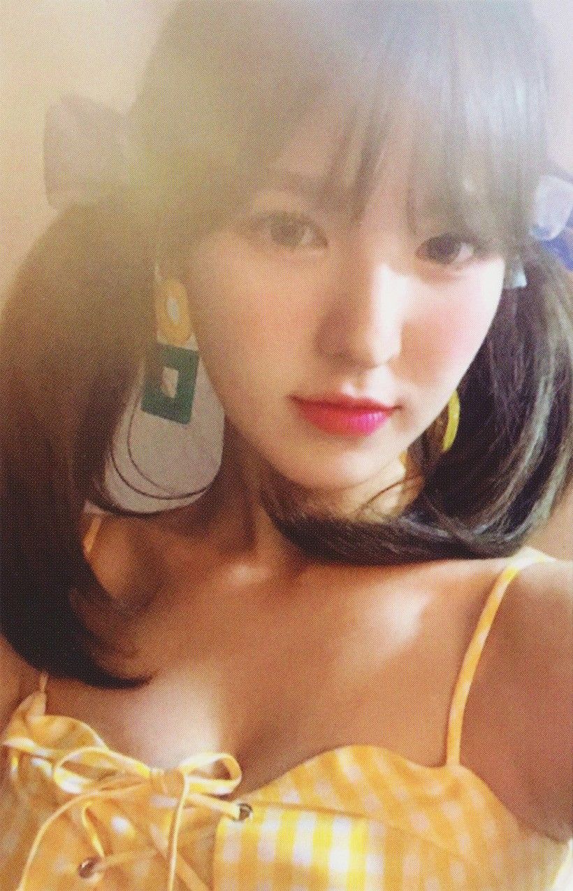 Wendy Red Velvet photocard from Random Cards