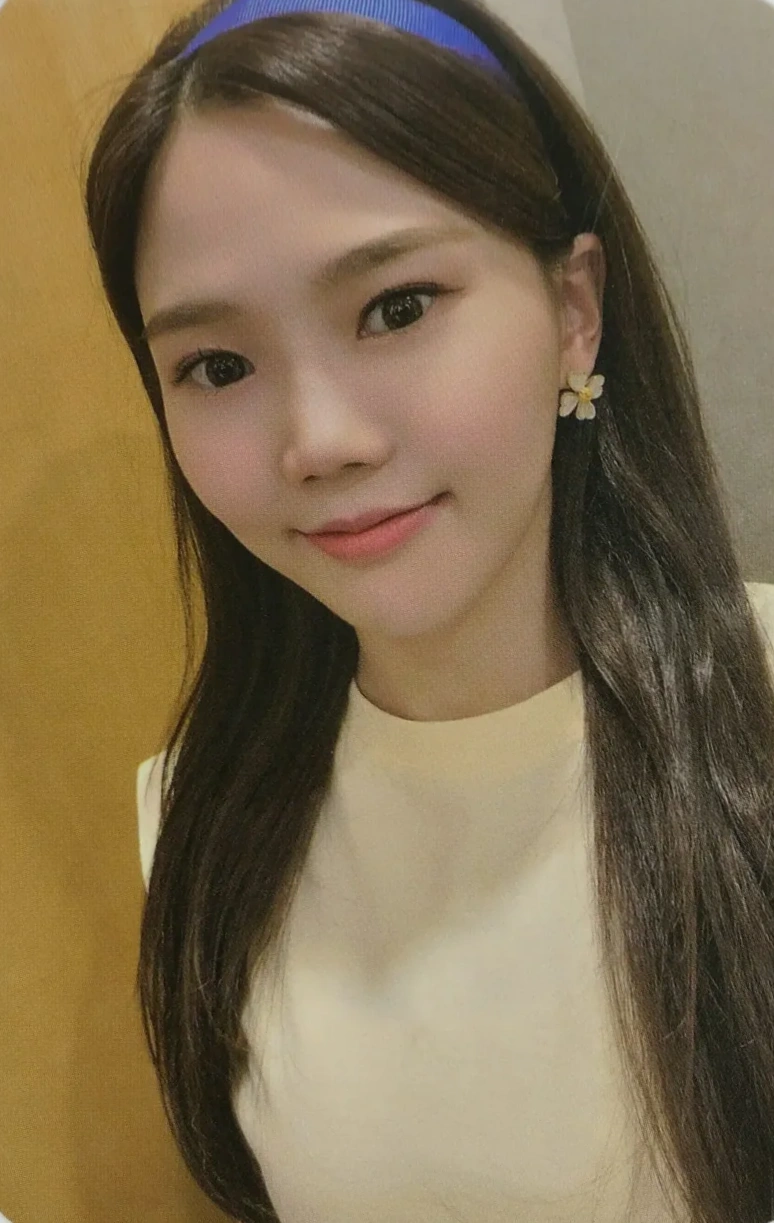 Hyojung OH MY GIRL photocard from Preorder Benefit