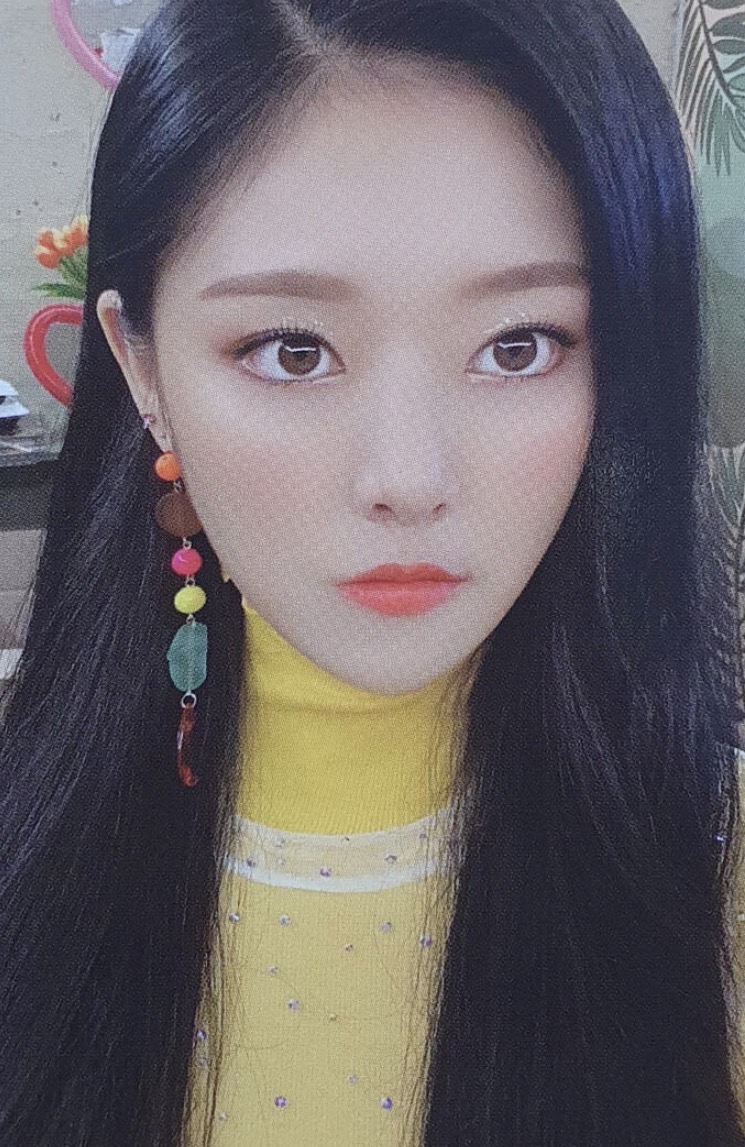 Hyunjin LOONA photocard - 12:00 Photocard