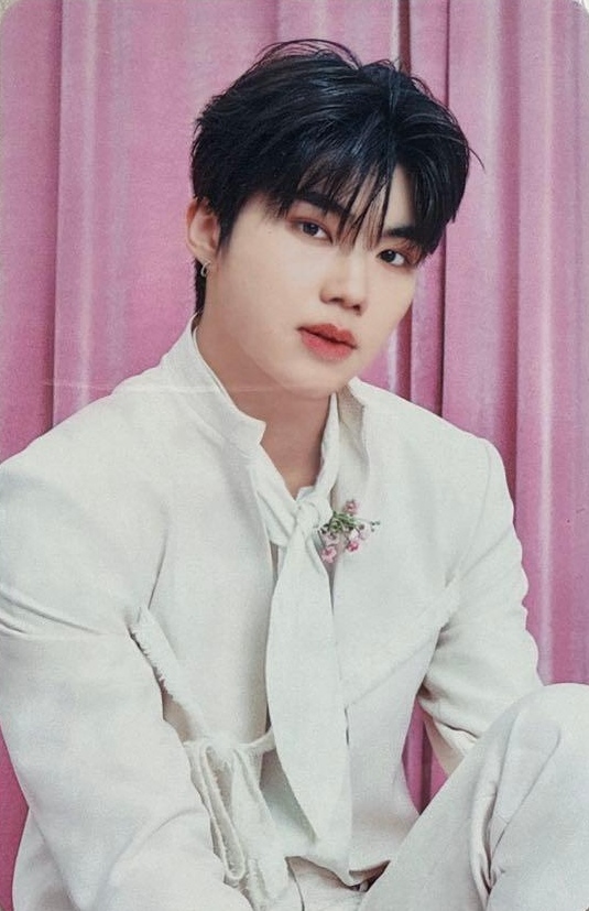 Gunwook ZEROBASEONE photocard from Trading Cards