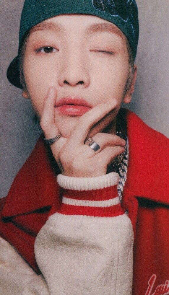 Yujun xikers photocard from Preorder Benefit