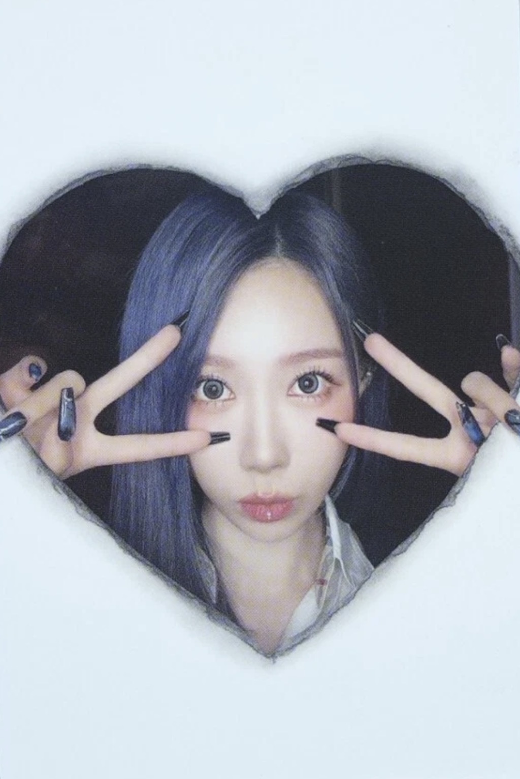 Handong Dreamcatcher photocard from Heart ver. Benefit