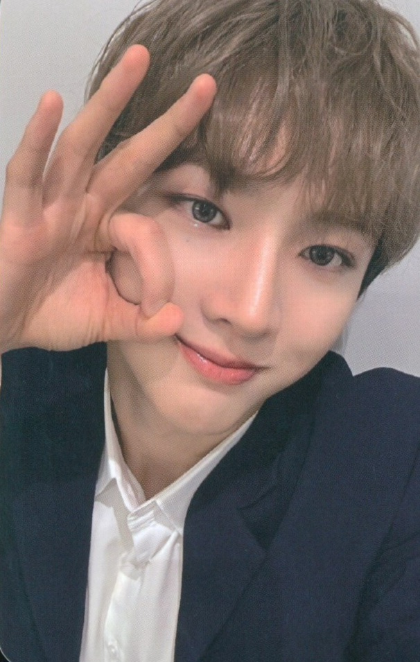 Seungeon EVNNE photocard from Taipei Offline