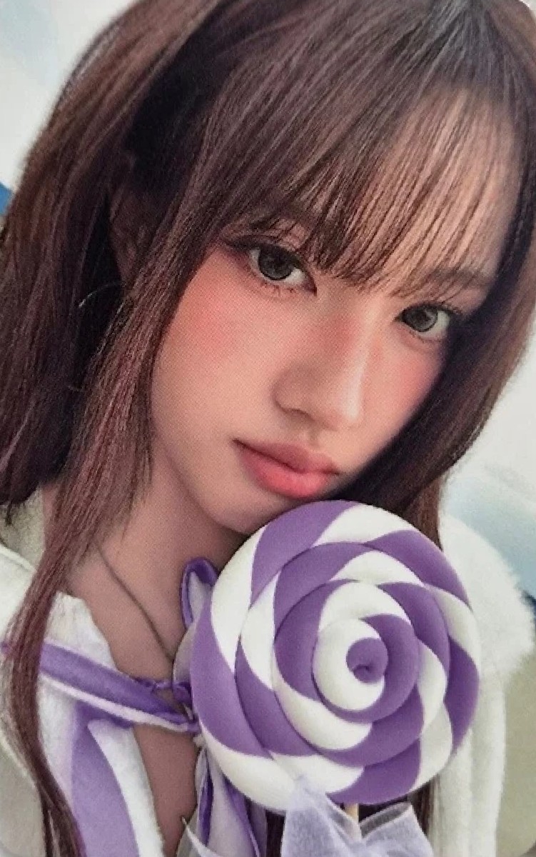Yoon STAYC photocard from Offline