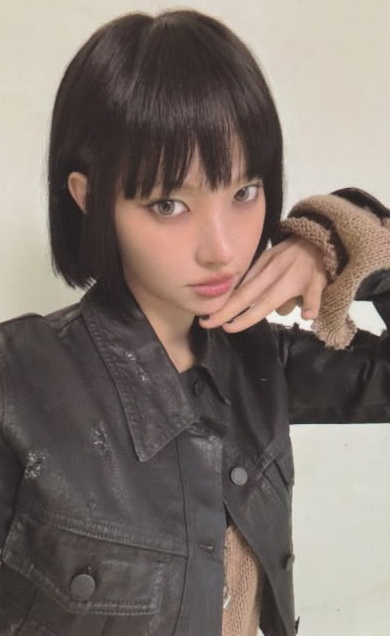 Yunah ILLIT photocard from Photocard A