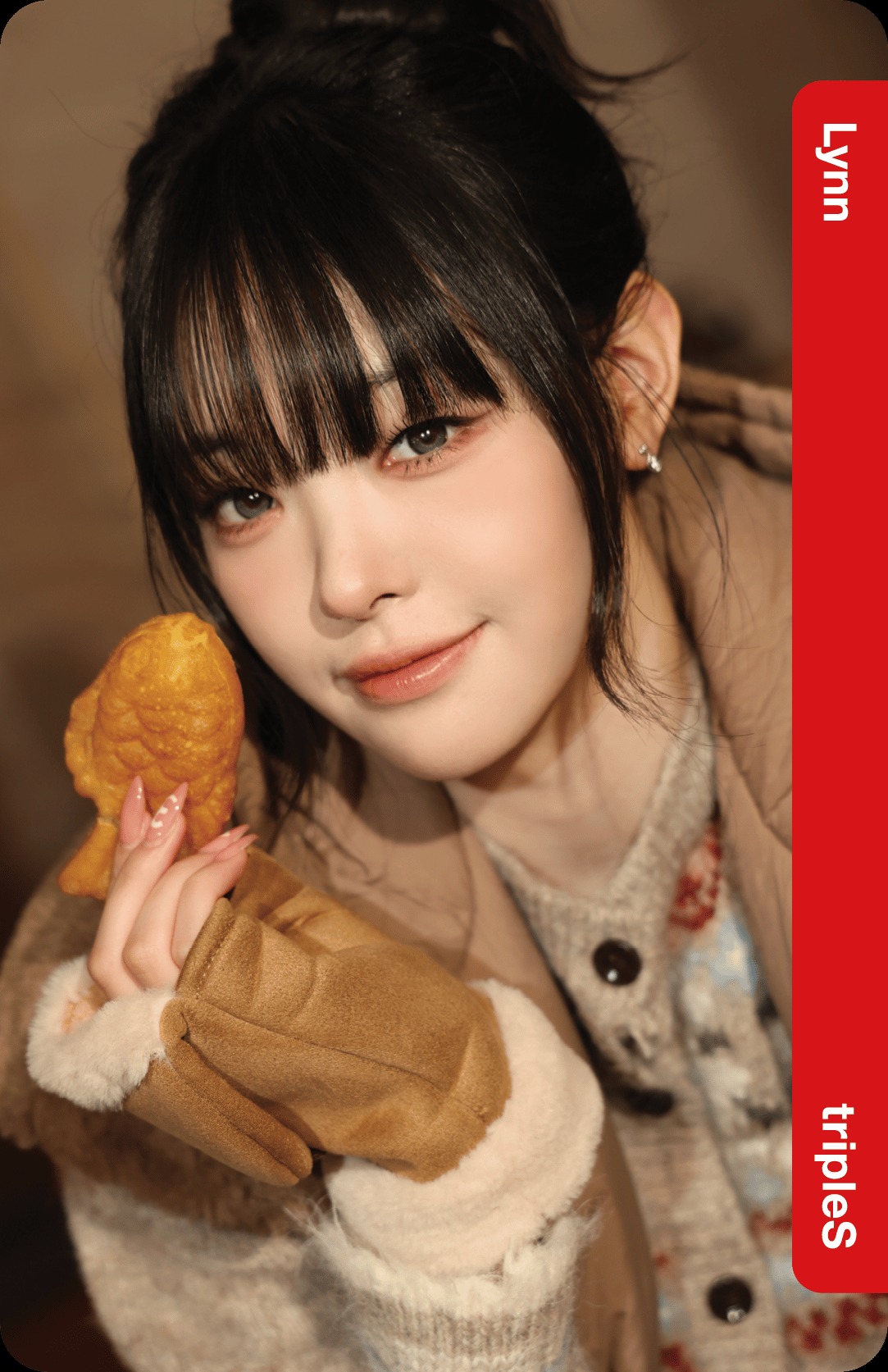 Lynn tripleS photocard from Double Class Objekt - Selfie Version