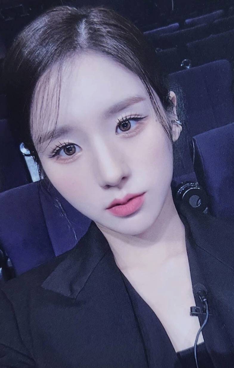LOONATHEWORLD 1st World Tour Trading Cards