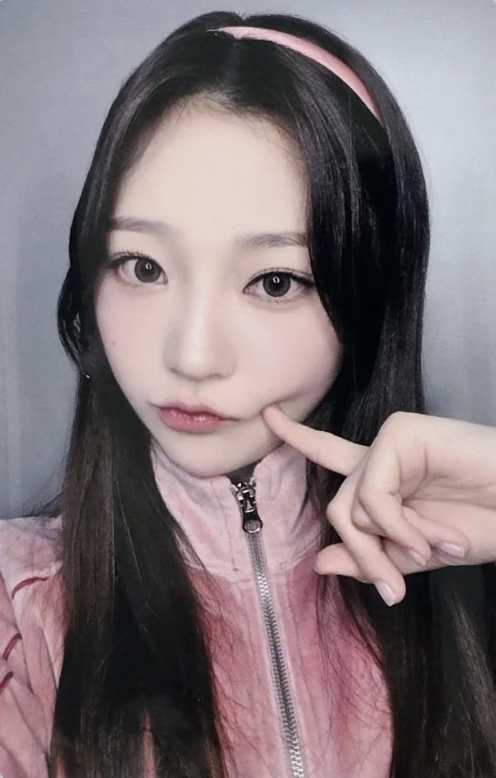 Stella Hearts2Hearts photocard from Offline
