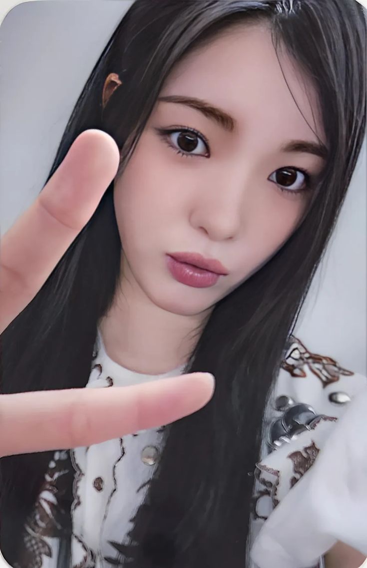 Yuha Hearts2Hearts photocard from Preorder