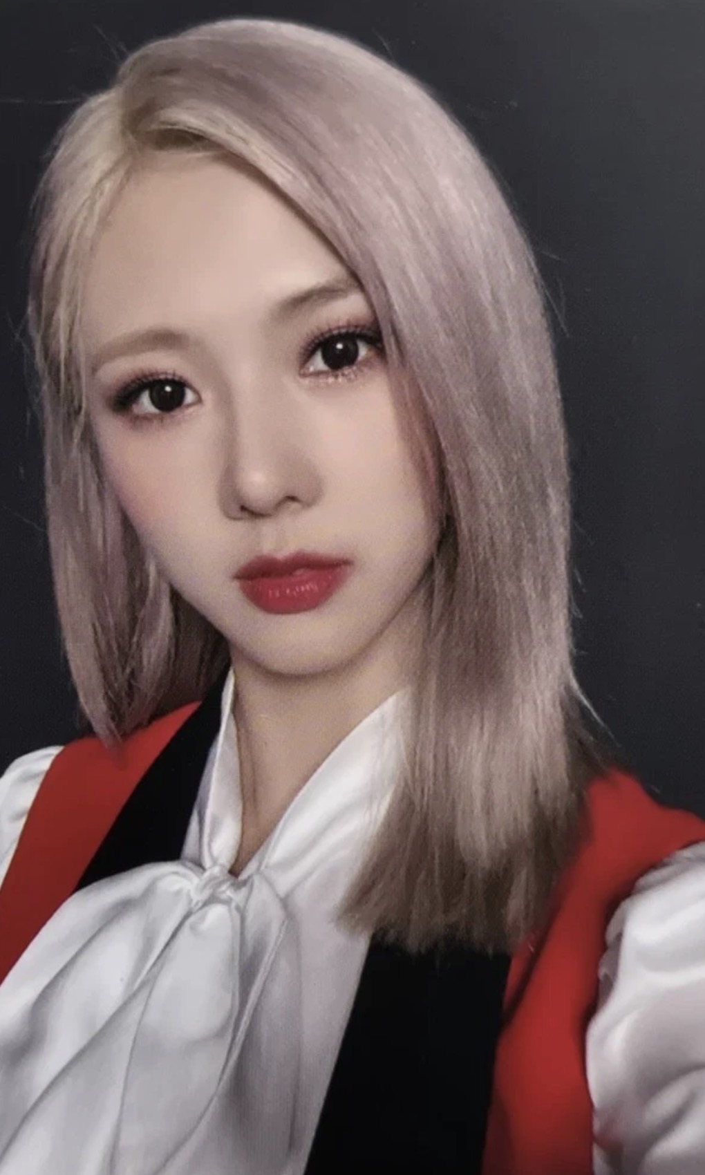 Yoohyeon Dreamcatcher photocard from Preorder Benefit
