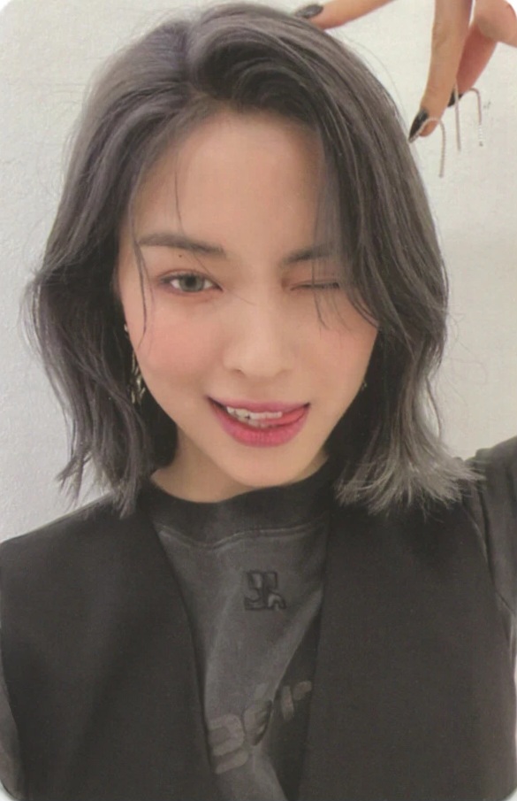 Ryujin ITZY photocard - Cheshire Photocard