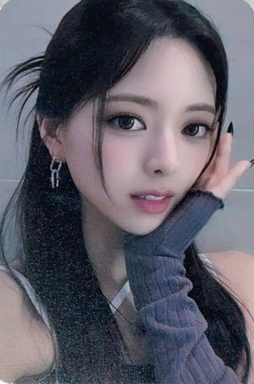 Yuna ITZY photocard from Benefit