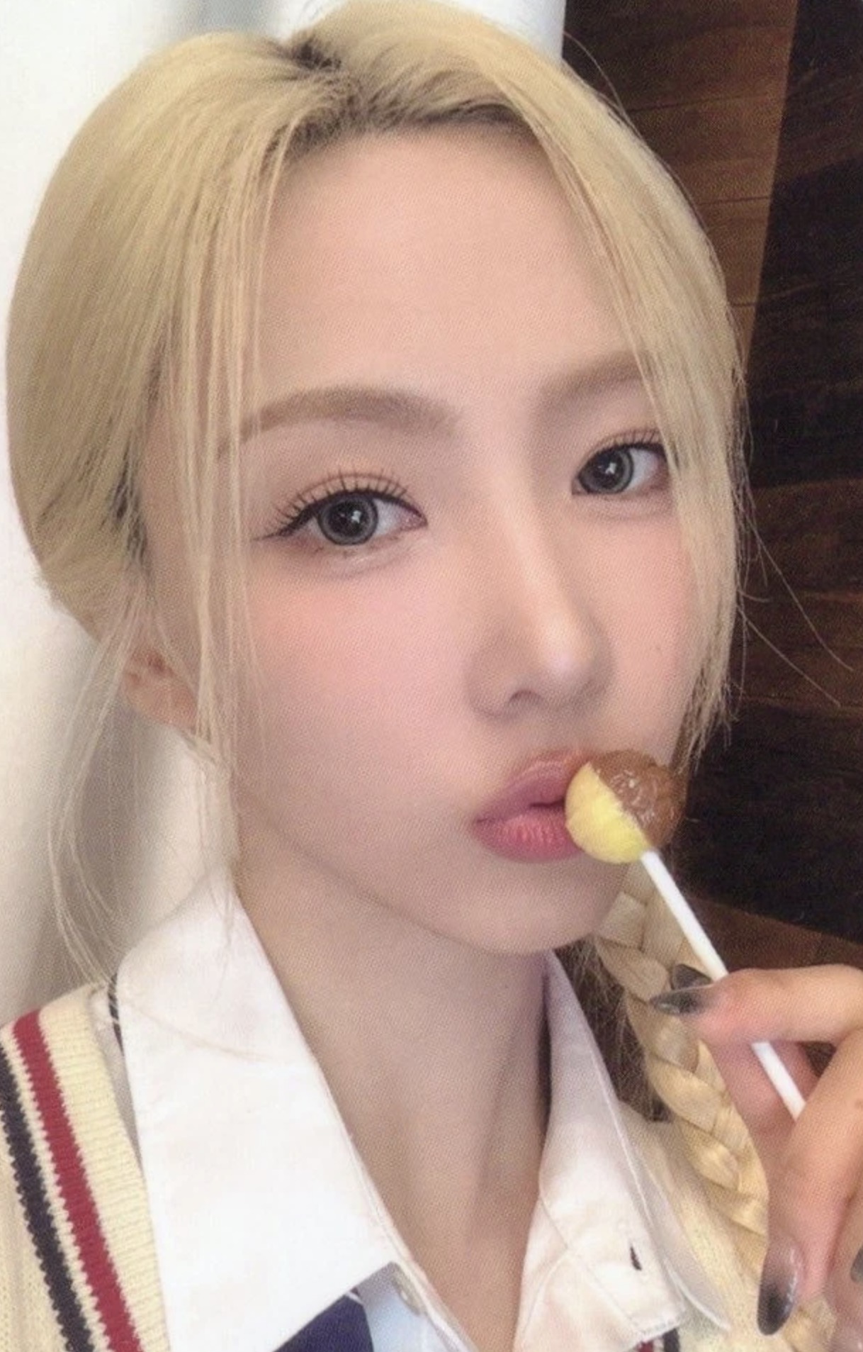 Yoohyeon Dreamcatcher photocard from Offline