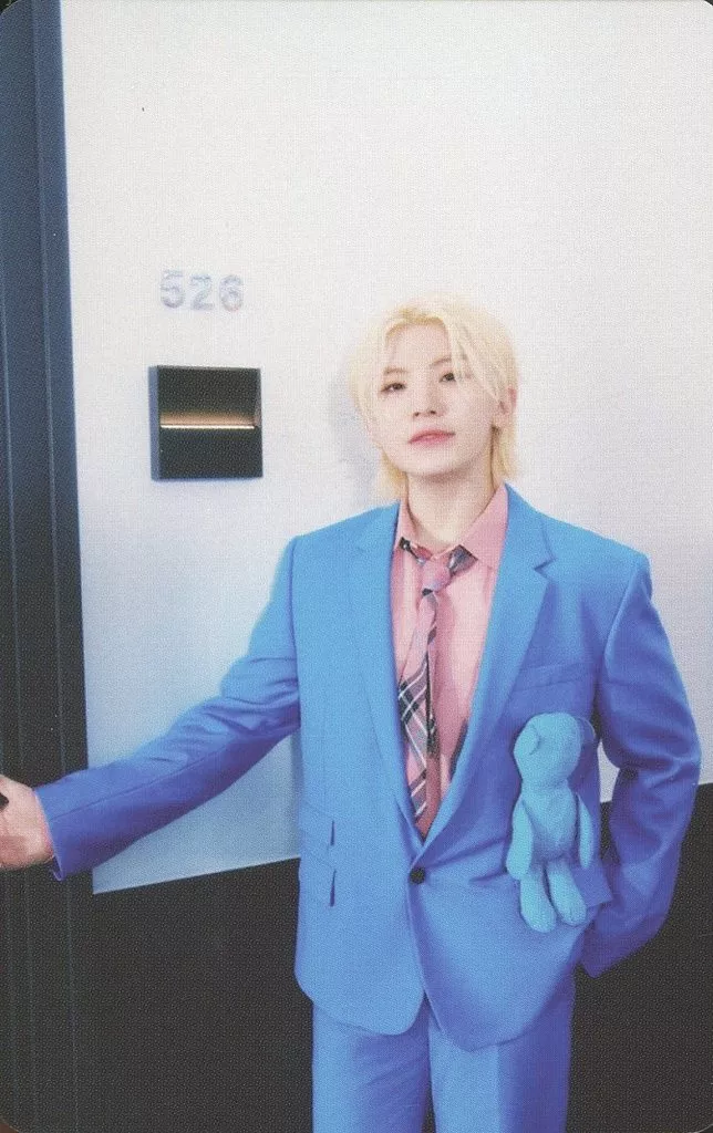 Woozi SEVENTEEN photocard - SPILL THE FEELS Booklet (Random Member set)