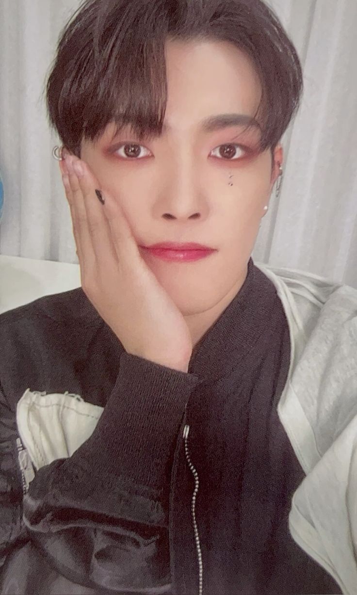Hongjoong ATEEZ photocard from Online