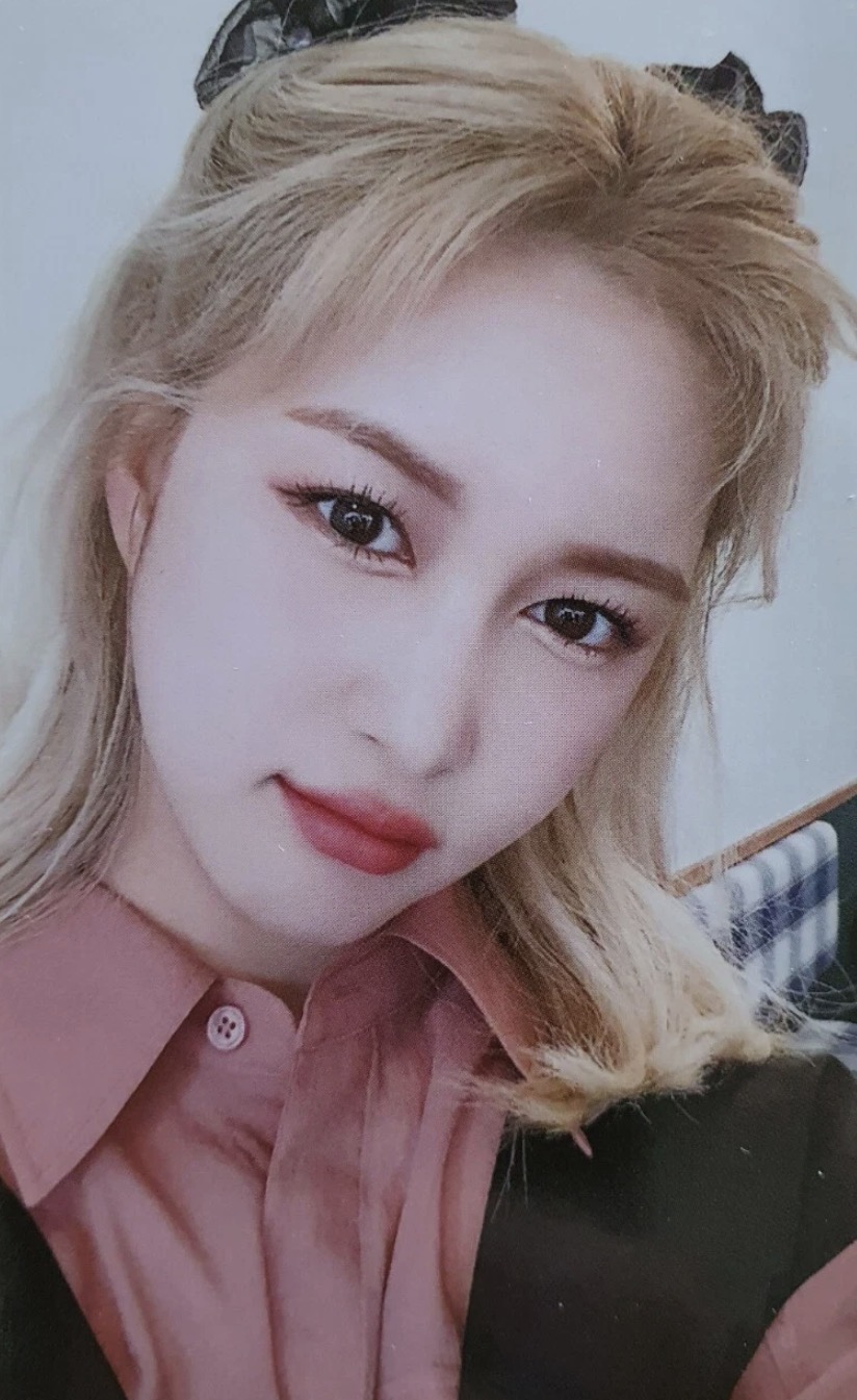 Dayoung Cosmic Girls photocard from Photocard