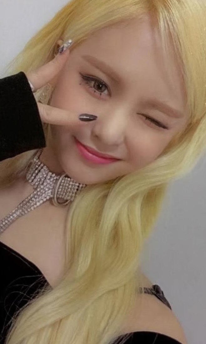 E:U Everglow photocard - Reminiscence Photocard