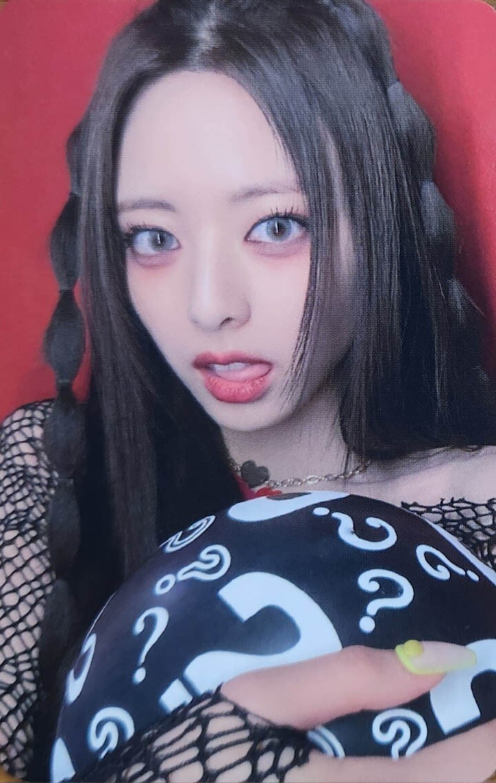 Yuna ITZY photocard from Preorder