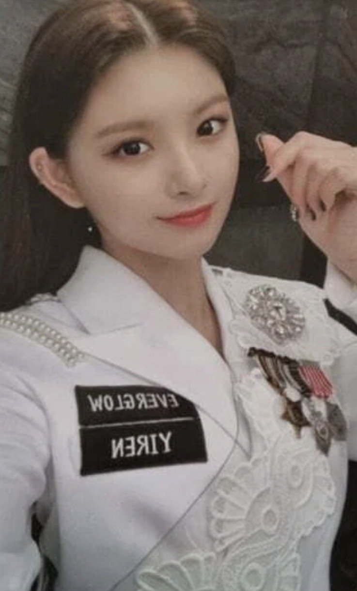 Yiren Everglow photocard from Photocard
