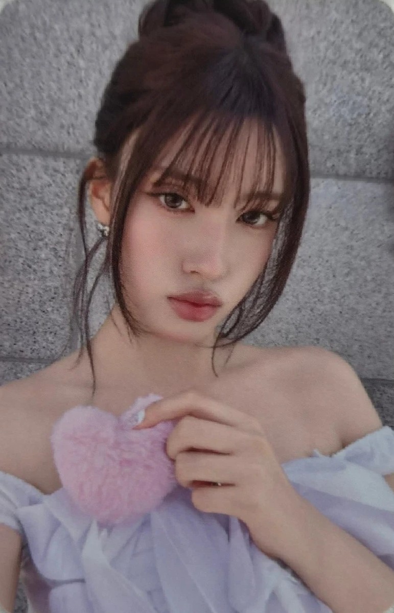 Yoon STAYC photocard from Offline