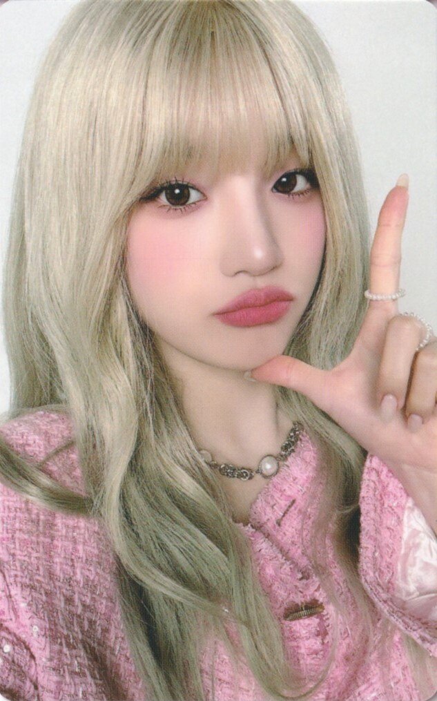 YUQI x QRSESSED Collaboration Photocard Event