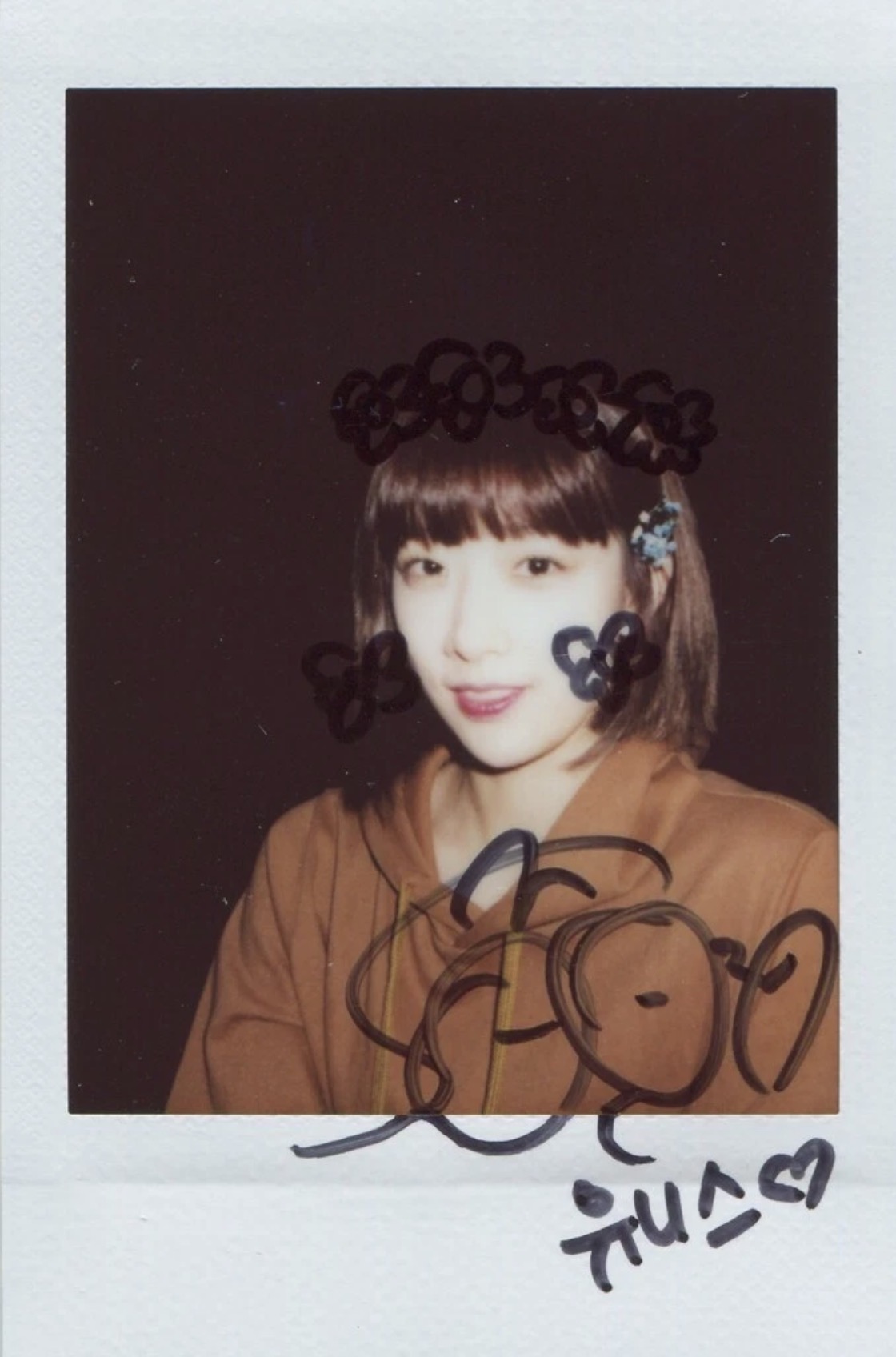 Eunice DIA photocard from Autographed Polaroid