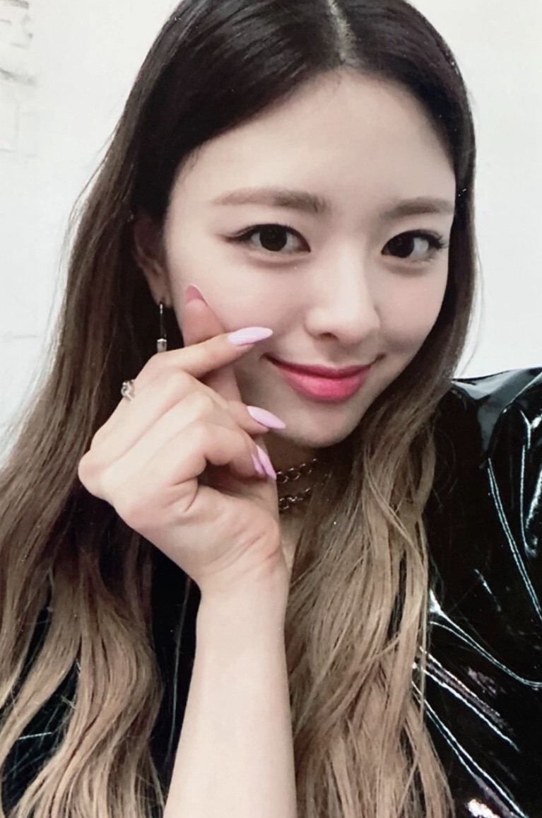 Yuna ITZY photocard from Lucky draw photo print