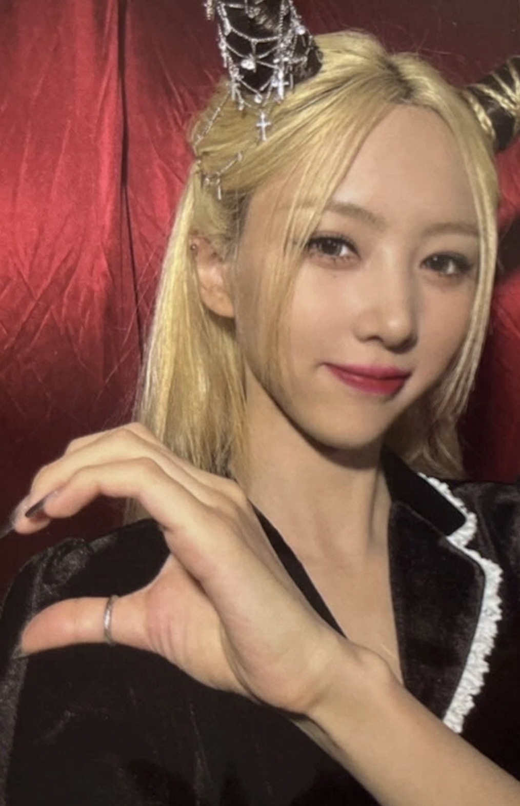 Yoohyeon Dreamcatcher photocard from Photocard
