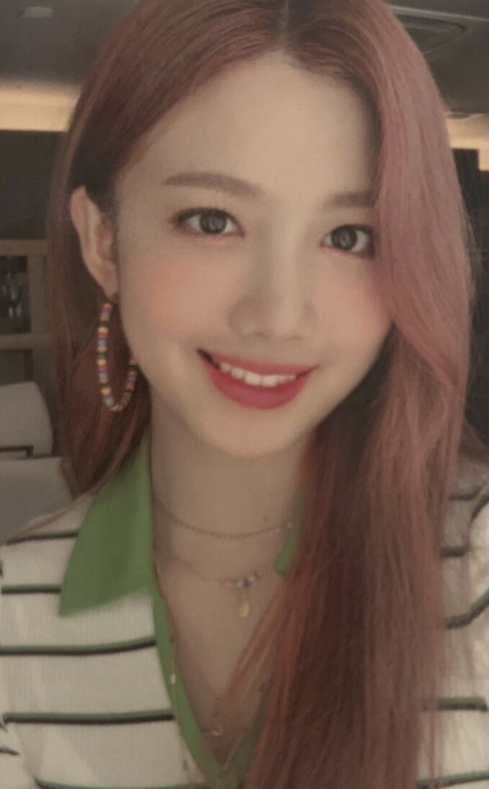 Yuju Cherry Bullet photocard from Photocard